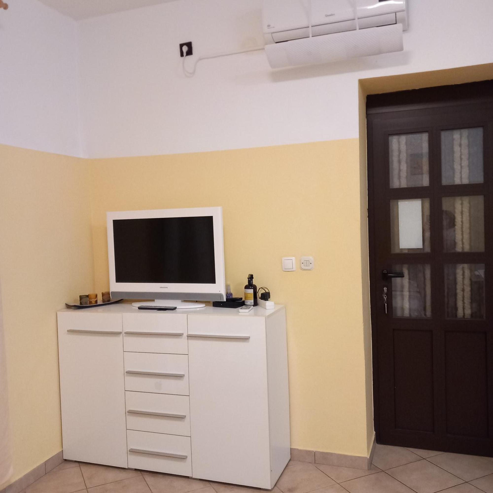 Apartmani Bozic-Omišalj Esterno foto
