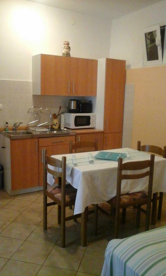 Apartmani Bozic-Omišalj Esterno foto