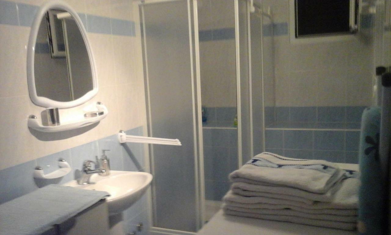 Apartmani Bozic-Omišalj Esterno foto